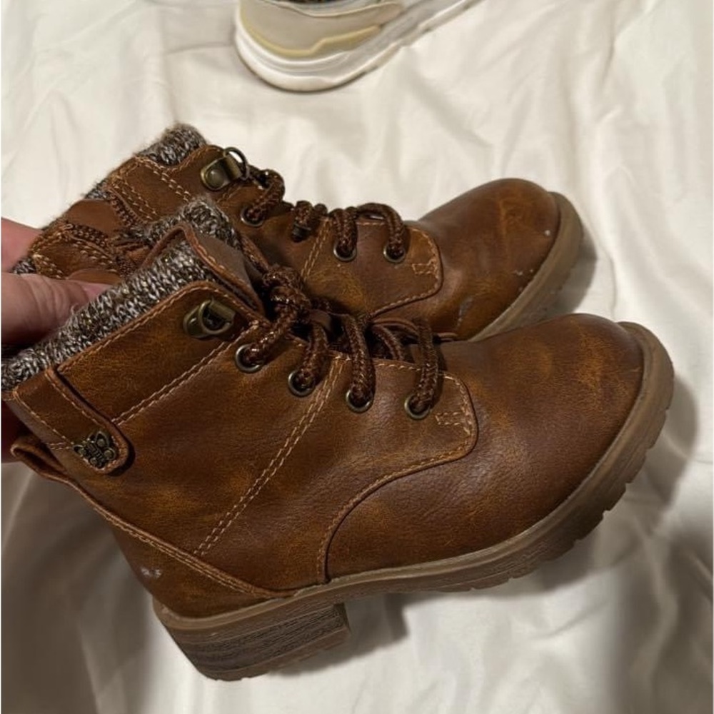 Shoes - Picture 2 of 3
